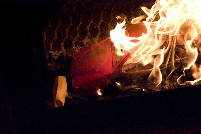 Illustration for article titled Notes: Chinese Funeral Gadgets Burning (Seriously)